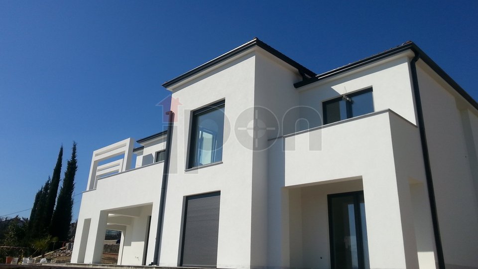 House, 400 m2, For Sale, Rijeka - Martinkovac