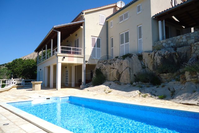 Krk- šira okolica, predivna villa sa bazenom i panoramskim pogledom na more !