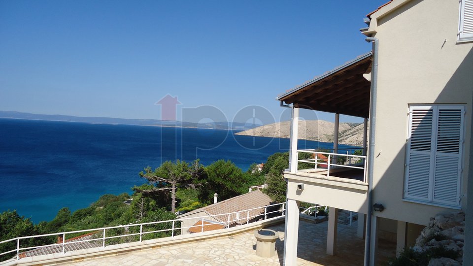 Krk- šira okolica, predivna villa sa bazenom i panoramskim pogledom na more !