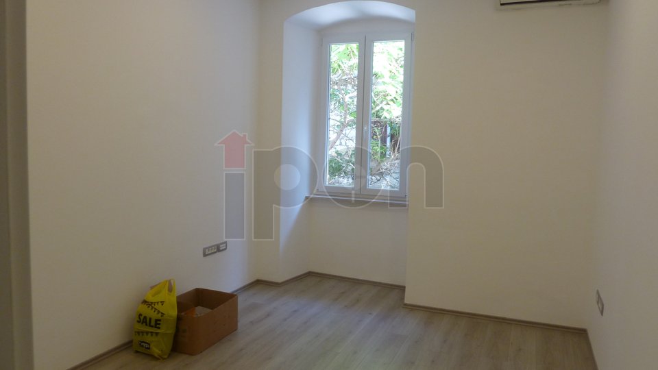 Commercial Property, 96 m2, For Rent, Rijeka - Centar