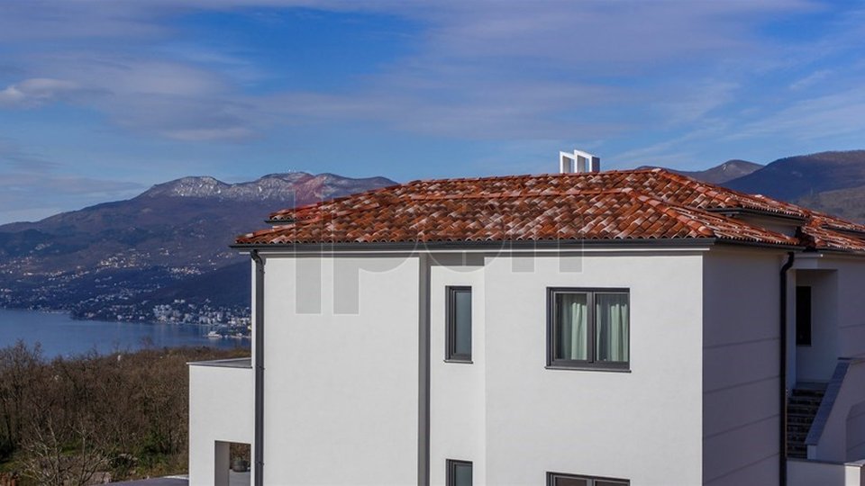 House, 400 m2, For Sale, Rijeka - Martinkovac