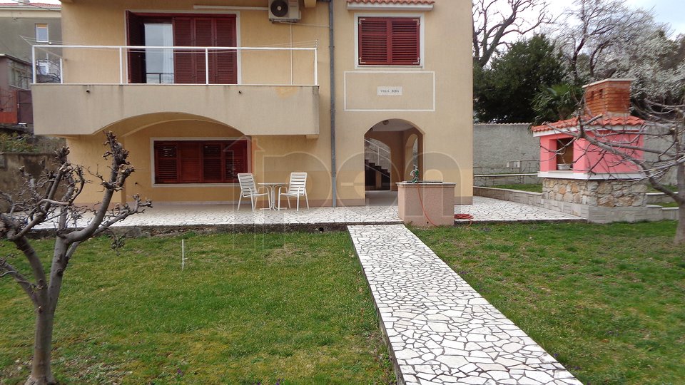 Donja Vežica, kuća sa dva stana na odličnoj lokaciji !