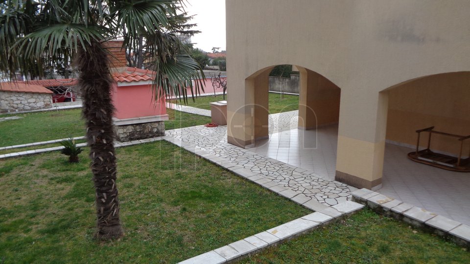 Donja Vežica, kuća sa dva stana na odličnoj lokaciji !