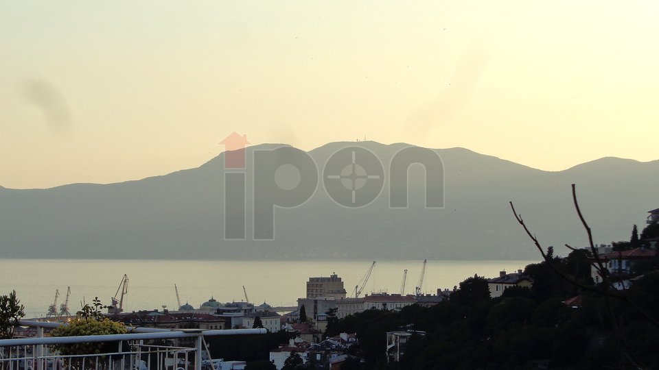 Trsat, prodaja dva stana sa terasom 1s+db  i 1 s,  ! Pogled na more !