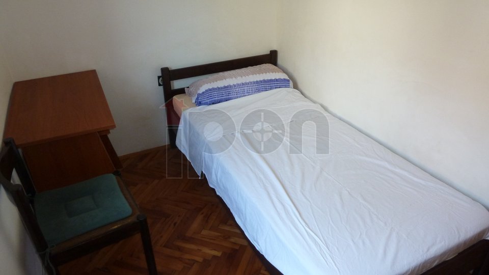 Kostrena, komforan stan za cijelogodišnji najam radnicima ili inžinjerima, balkon, pogled na more, odlična lokacija, 5-6 osoba!