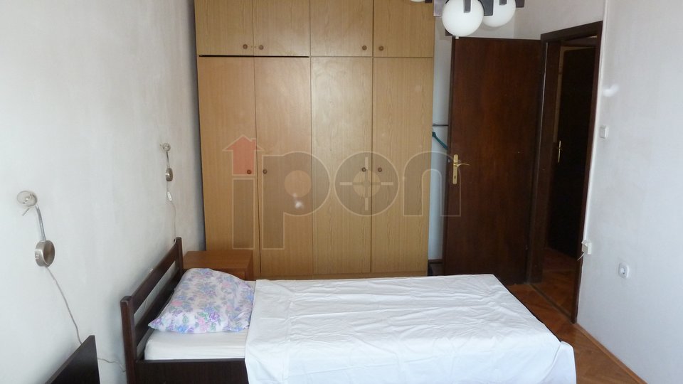 Kostrena, komforan stan za cijelogodišnji najam radnicima ili inžinjerima, balkon, pogled na more, odlična lokacija, 5-6 osoba!