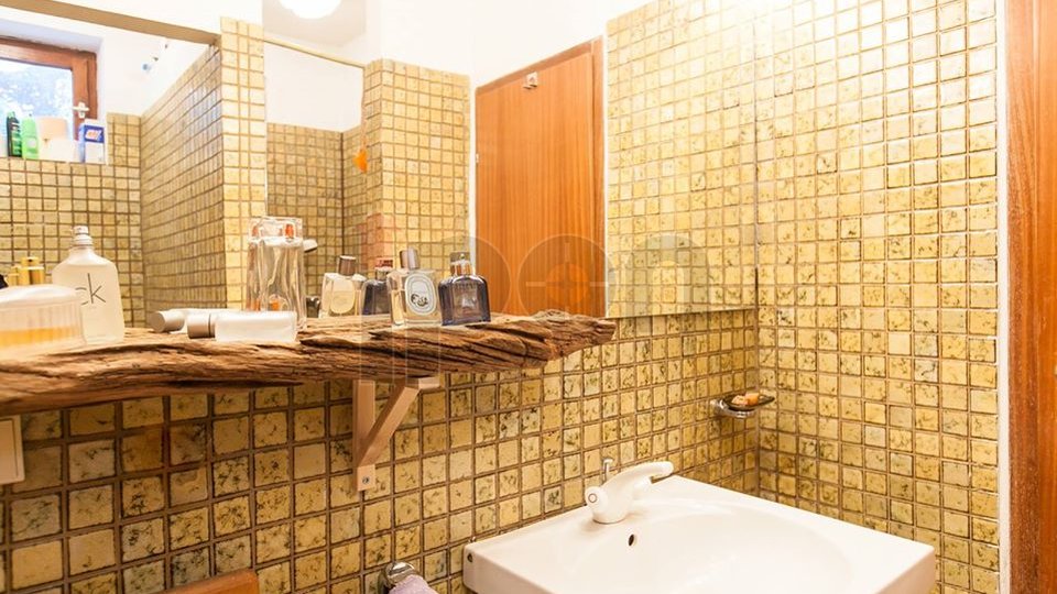 House, 450 m2, For Sale, Novi Vinodolski