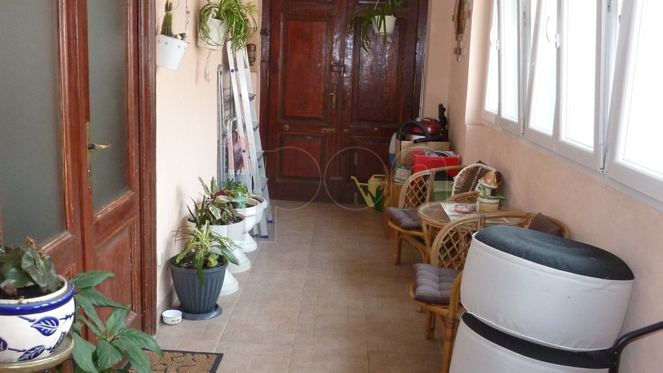 Mlaka, stan od 200 m2 podijeljen u 2 stambene jedinice