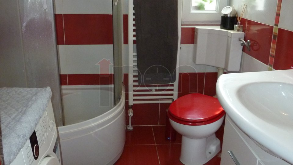 Mlaka, stan od 200 m2 podijeljen u 2 stambene jedinice