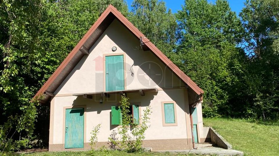 Novi Vinodolski – zaleđe, planinska kuća površine 112 m2