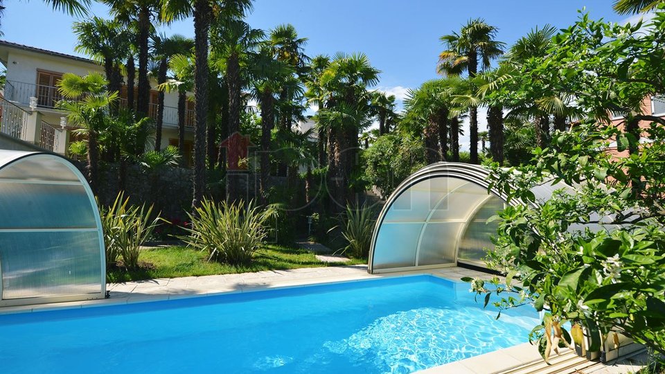 Lovran, luksuzna villa sa bazenom i prekrasnom okućnicom, blizina mora!