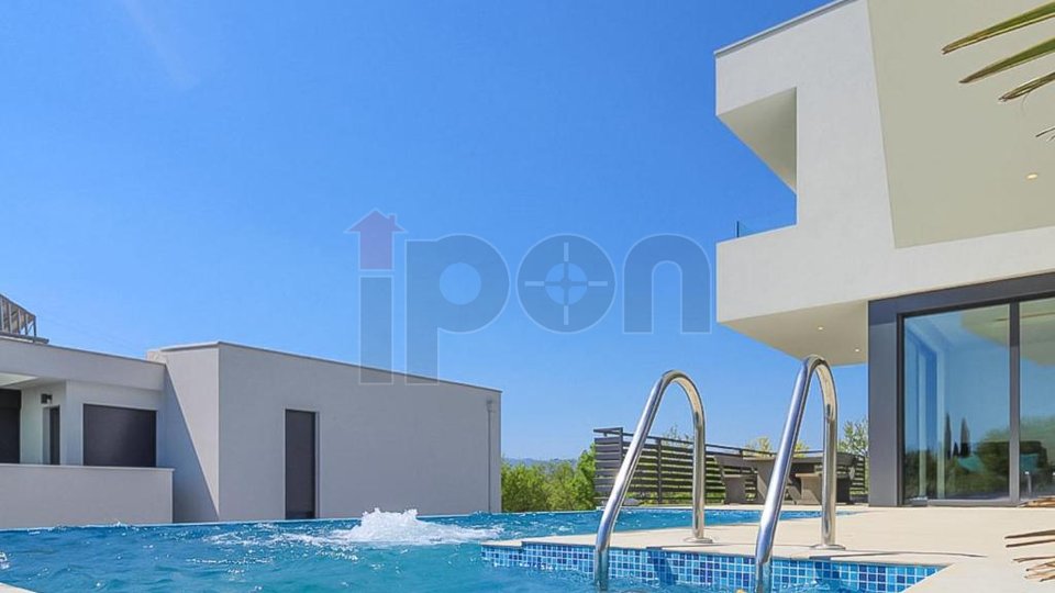 Kostrena, ekskluzivna samostojeća villa sa bazenom