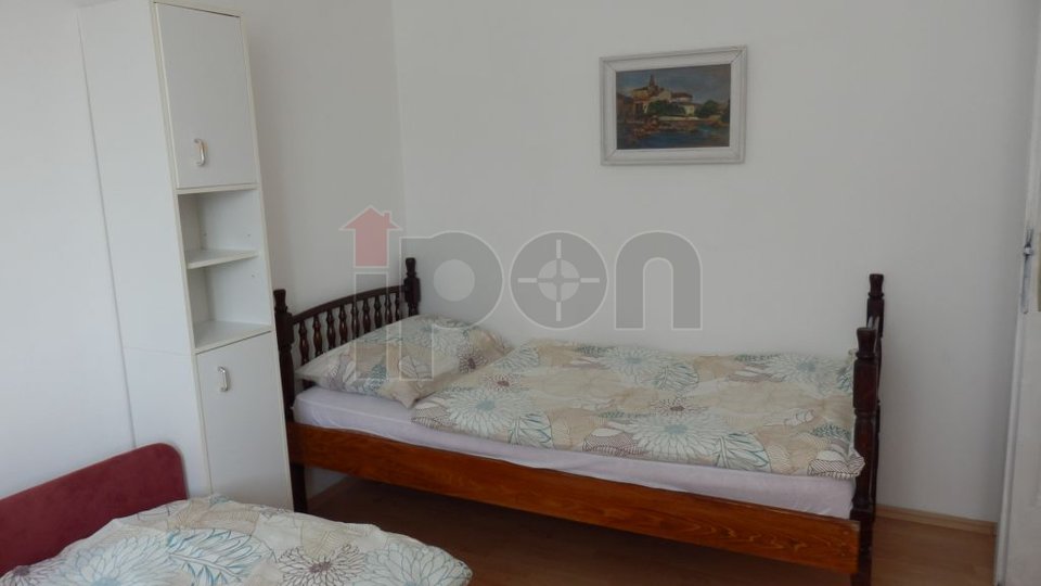 Pobri, kuća na dvije etaže s garažom i ljetnom kuhinjom