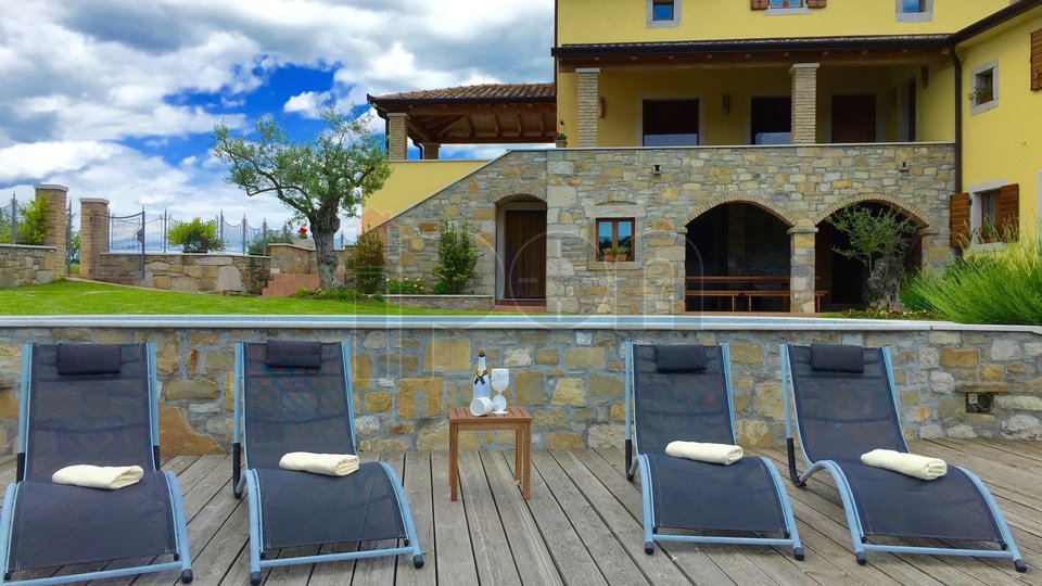 House, 300 m2, For Sale, Pazin