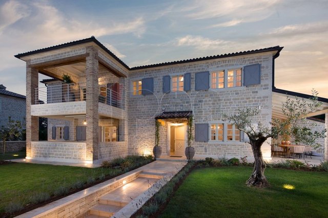 Slikovita luksuzna vila u istarskom zaleđu!