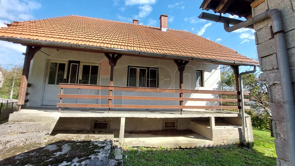 Vrbovsko, kuća površine 140 m2, okućnica i garaža