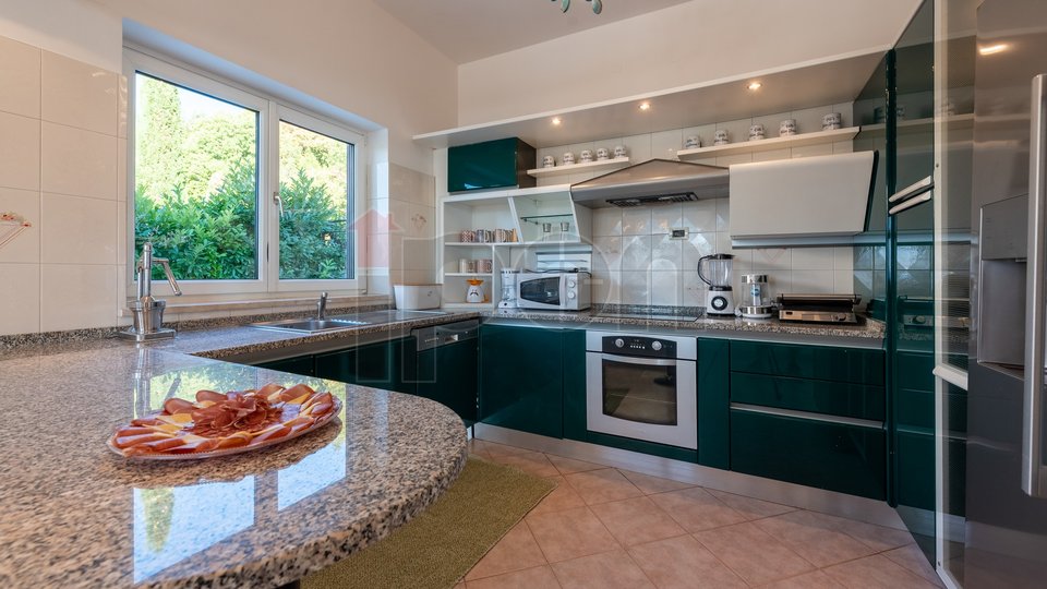 House, 450 m2, For Sale, Bregi