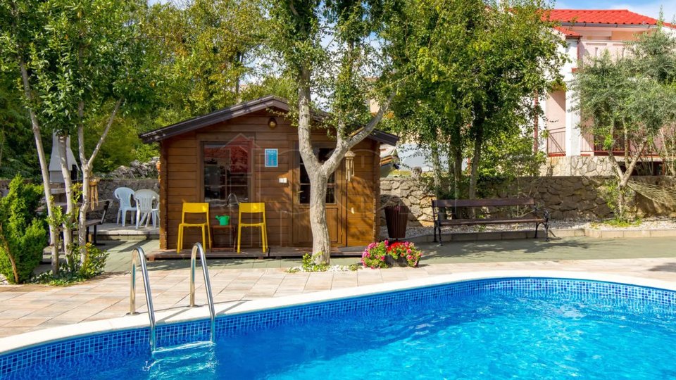 Krk, kuća za odmor na mirnoj lokaciji, bazen, blizina plaže, uhodan najam u sezoni, prodaja!