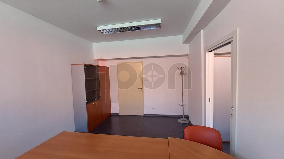 Commercial Property, 32 m2, For Rent, Rijeka - Centar