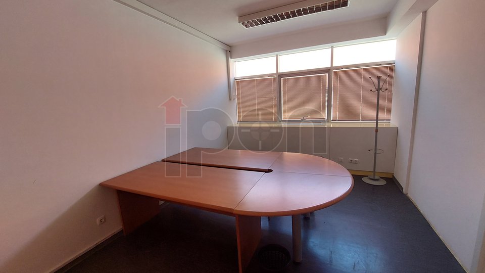 Commercial Property, 32 m2, For Rent, Rijeka - Centar