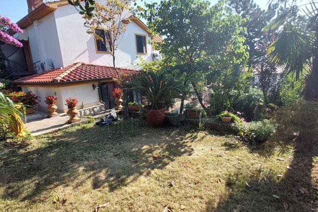 House, 307 m2, For Sale, Volosko