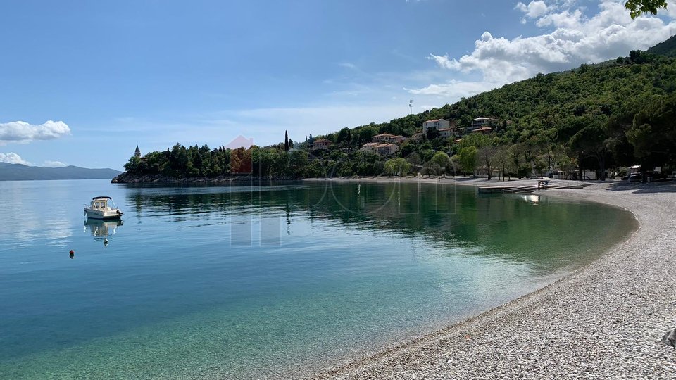 Lovran-Medveja, izuzetno lijepa i zanimljiva kuća sa bazenom, 800 m od predivne plaže