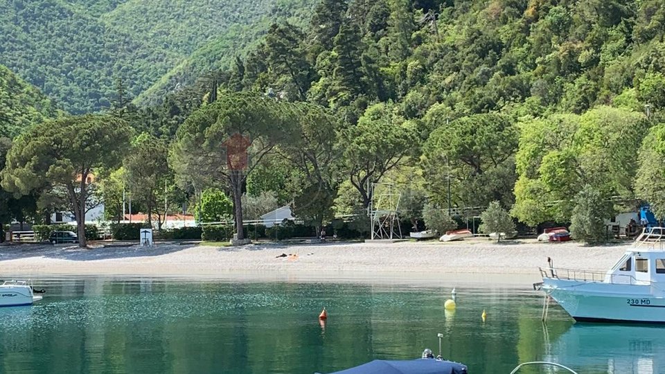 Lovran-Medveja, izuzetno lijepa i zanimljiva kuća sa bazenom, 800 m od predivne plaže